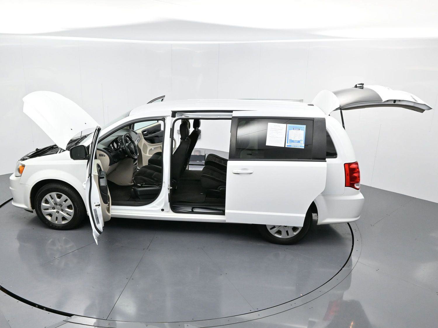 Used 2018 Dodge Grand Caravan SE w/ UConnect Hands-Free Group image 39