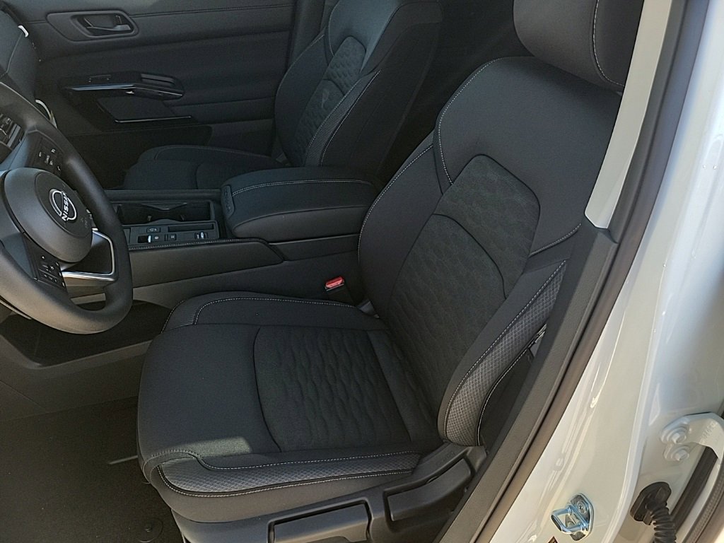 New 2025 Nissan Pathfinder S image 18