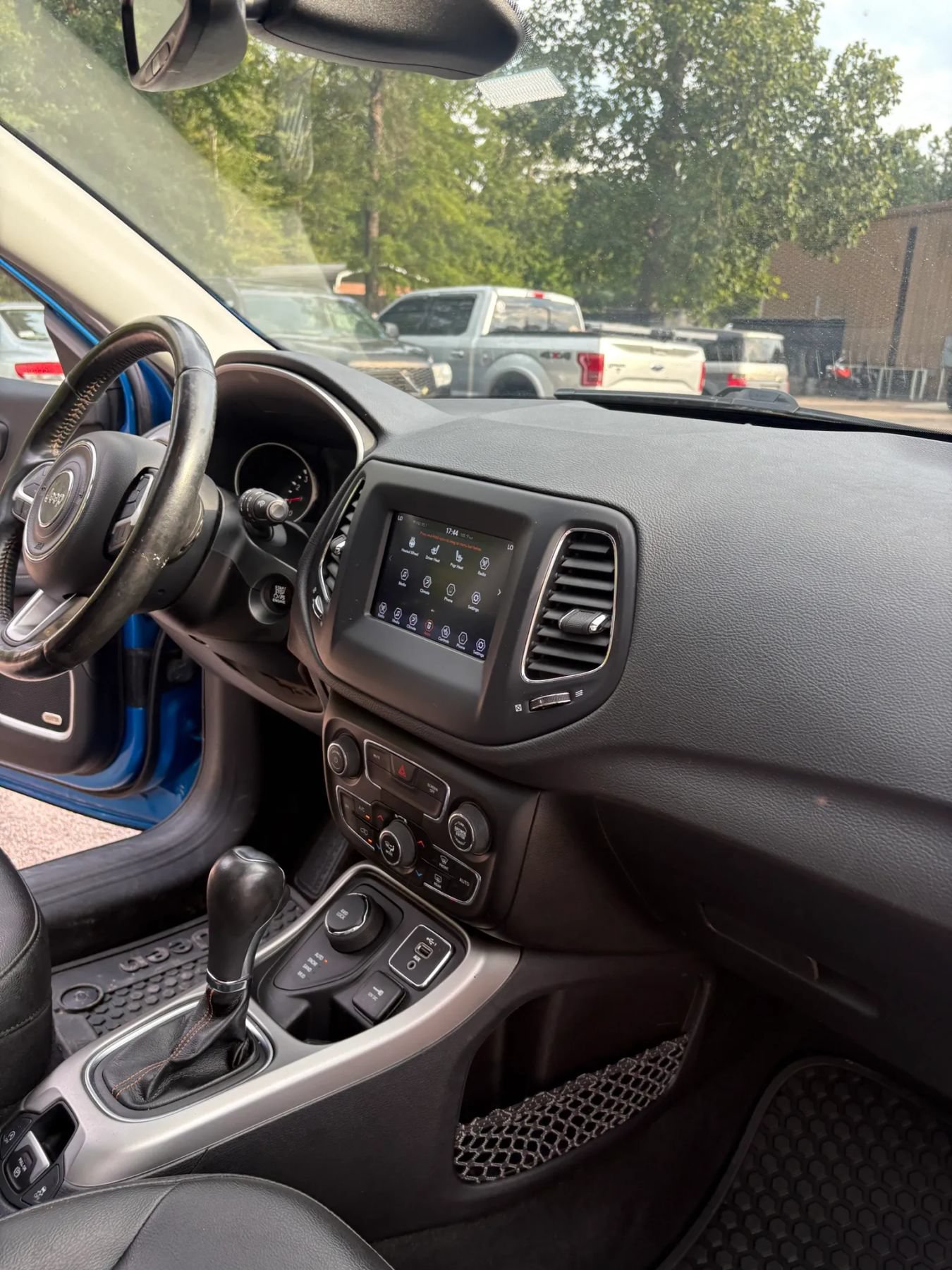 Used 2021 Jeep Compass Latitude w/ Sun and Sound Group AWD/4WD image 27