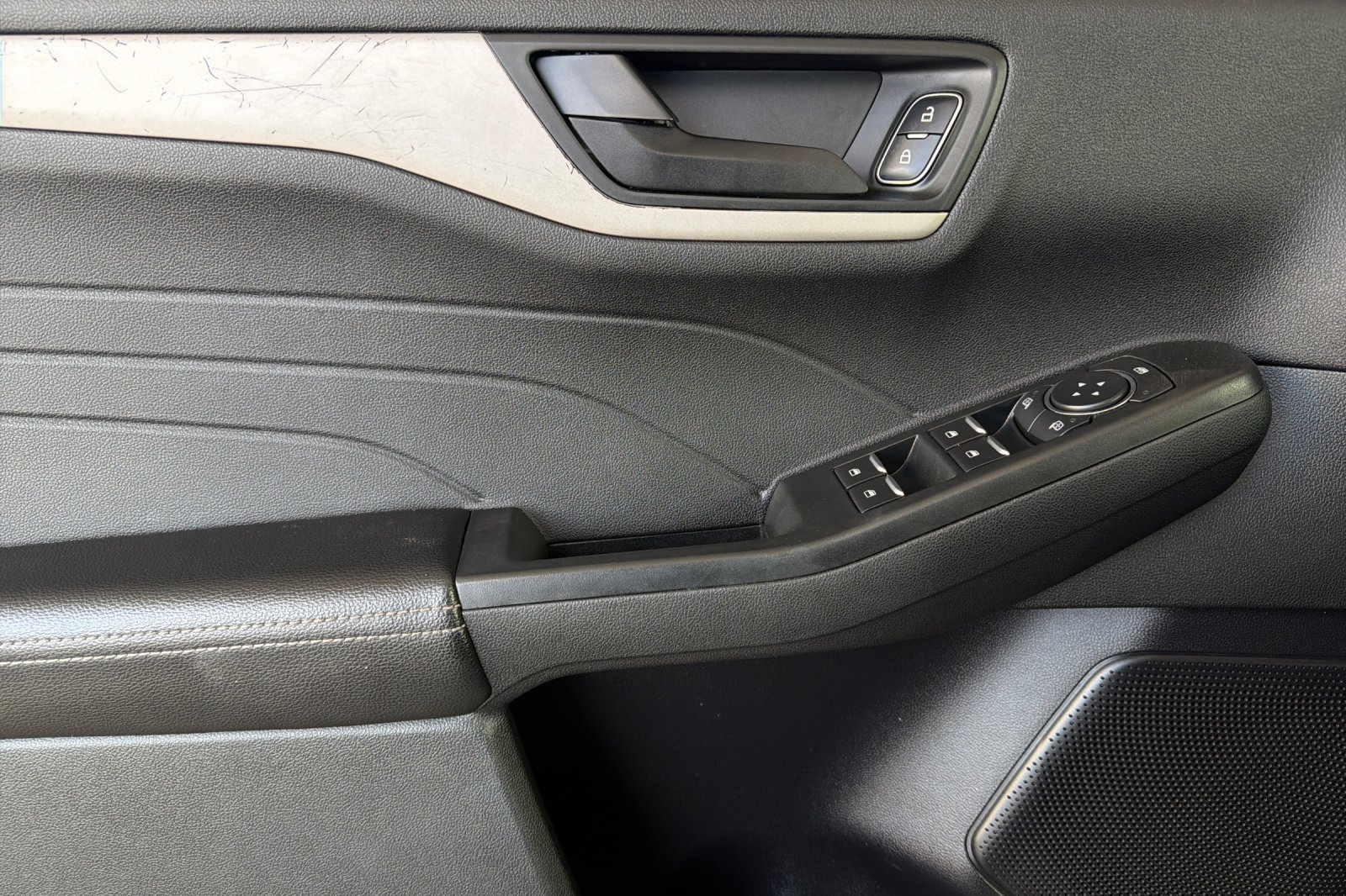 Used 2022 Ford Escape SE w/ SE Sport Appearance Package FWD image 11