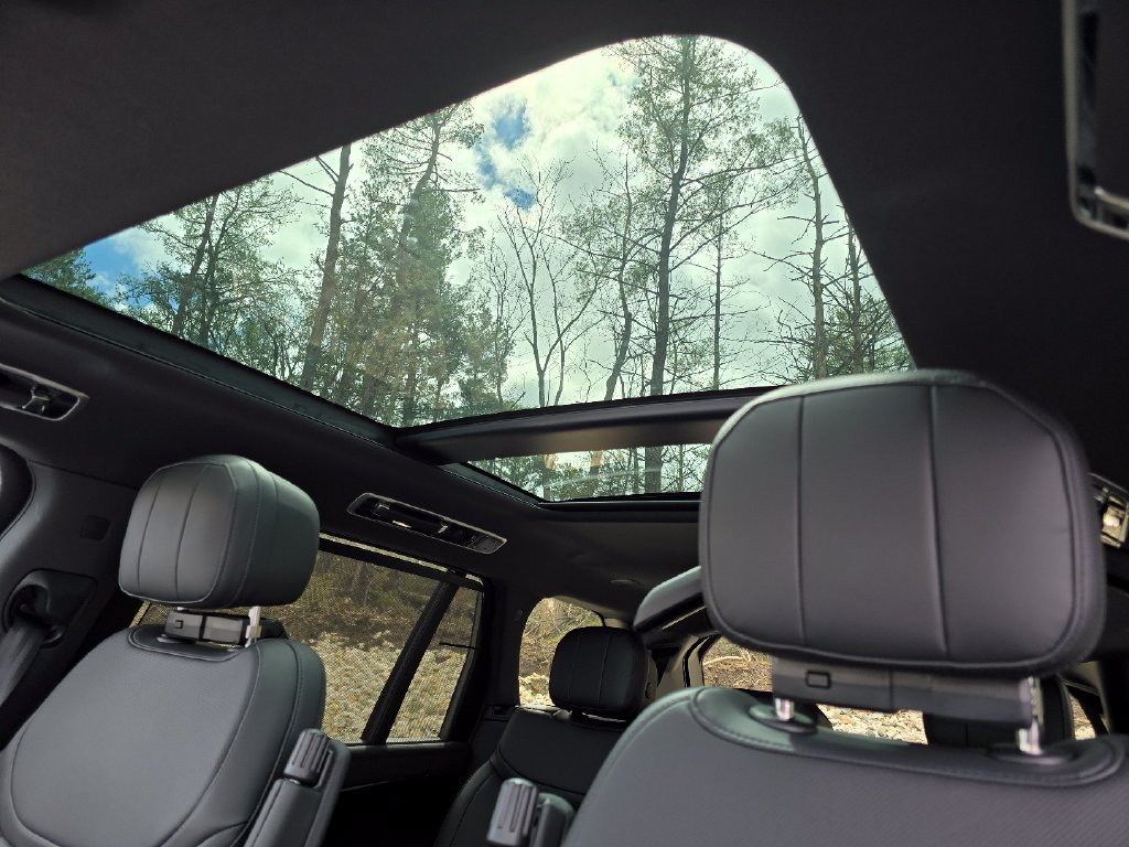 New 2026 Land Rover Range Rover Long Wheelbase SE AWD/4WD image 3