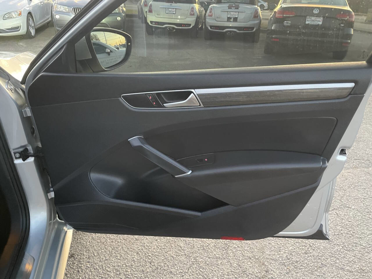 Used 2018 Volkswagen Passat 2.0T SE image 14