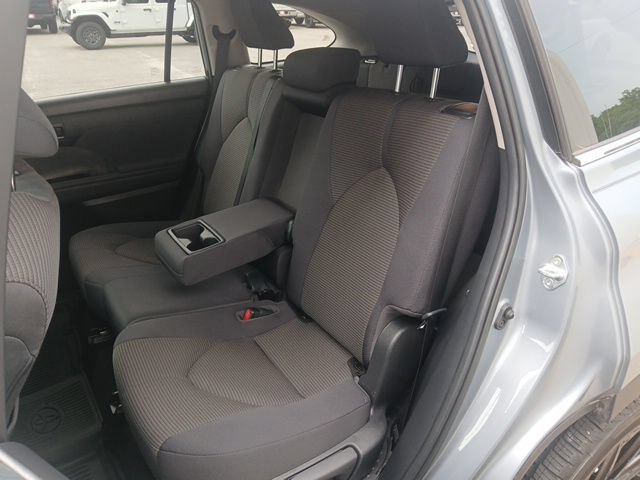 Used 2023 Toyota Highlander LE FWD image 14