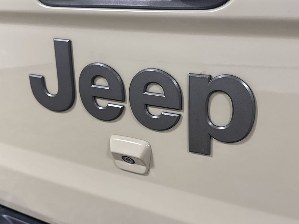 Used 2020 Jeep Gladiator Mojave w/ Dual Top Group AWD/4WD image 26