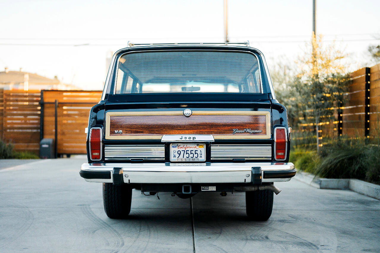 Used 1987 Jeep Grand Wagoneer image 11