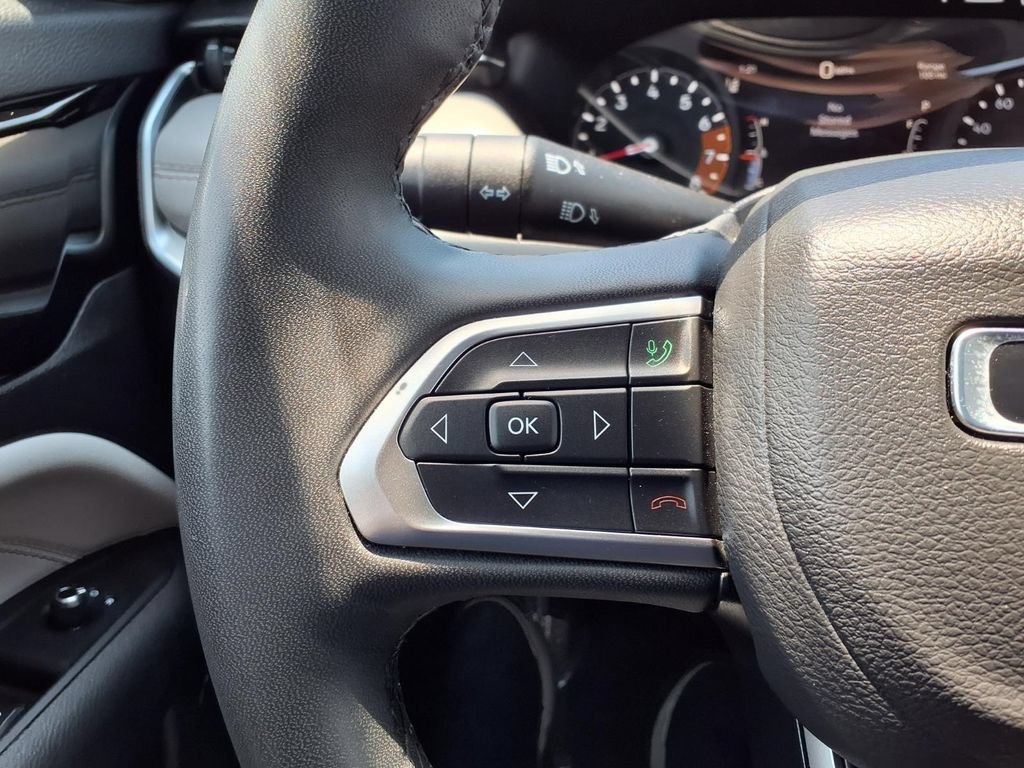 Used 2025 Jeep Compass Limited AWD/4WD image 13