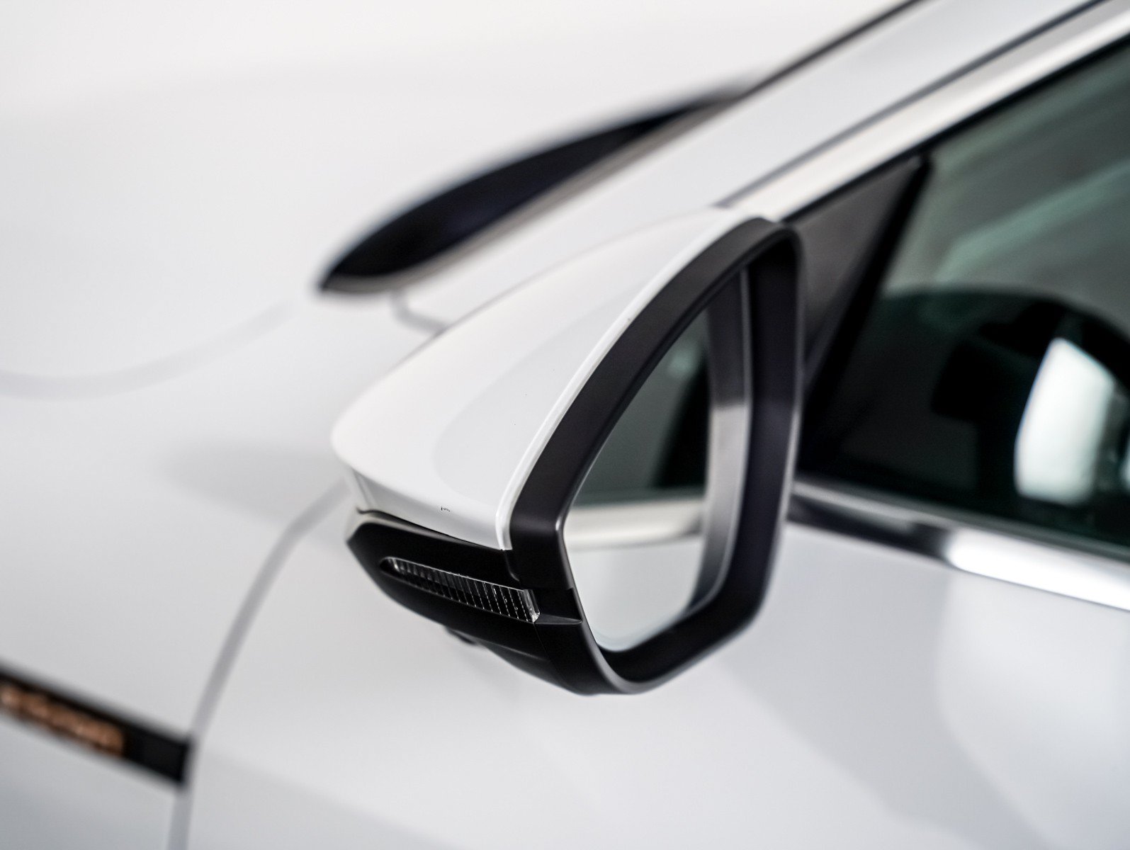 Used 2022 Audi e-tron Premium Plus w/ Premium Plus Package AWD/4WD image 21