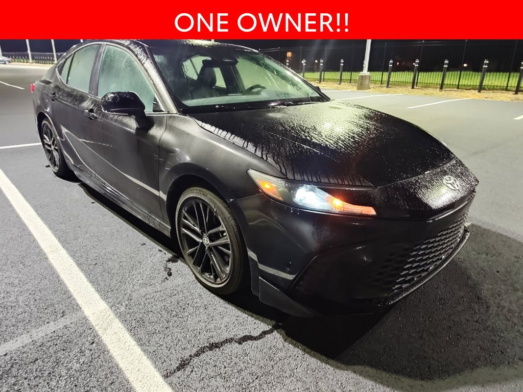 Used 2025 Toyota Camry SE w/ Convenience Package FWD image 3
