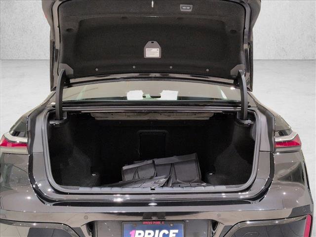 Used 2024 BMW 760i xDrive w/ Premium Package image 6
