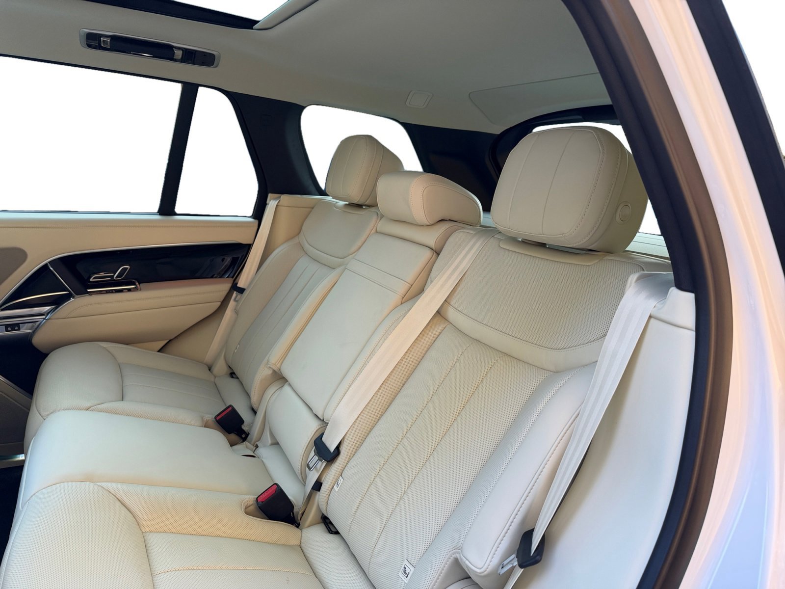 New 2026 Land Rover Range Rover SE AWD/4WD image 16