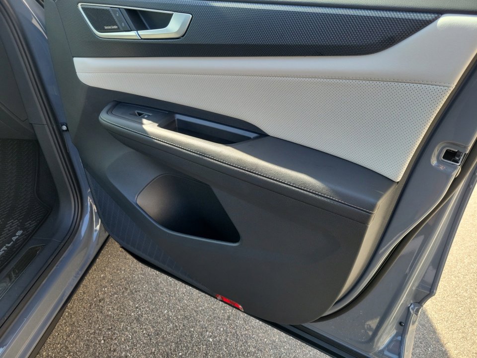 New 2025 Volkswagen Atlas Cross Sport SEL Premium R-Line image 31