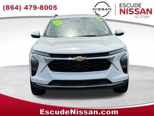 Used 2025 Chevrolet Trax LT FWD image 8