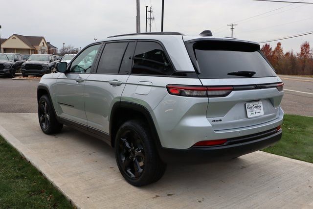New 2025 Jeep Grand Cherokee Altitude image 26