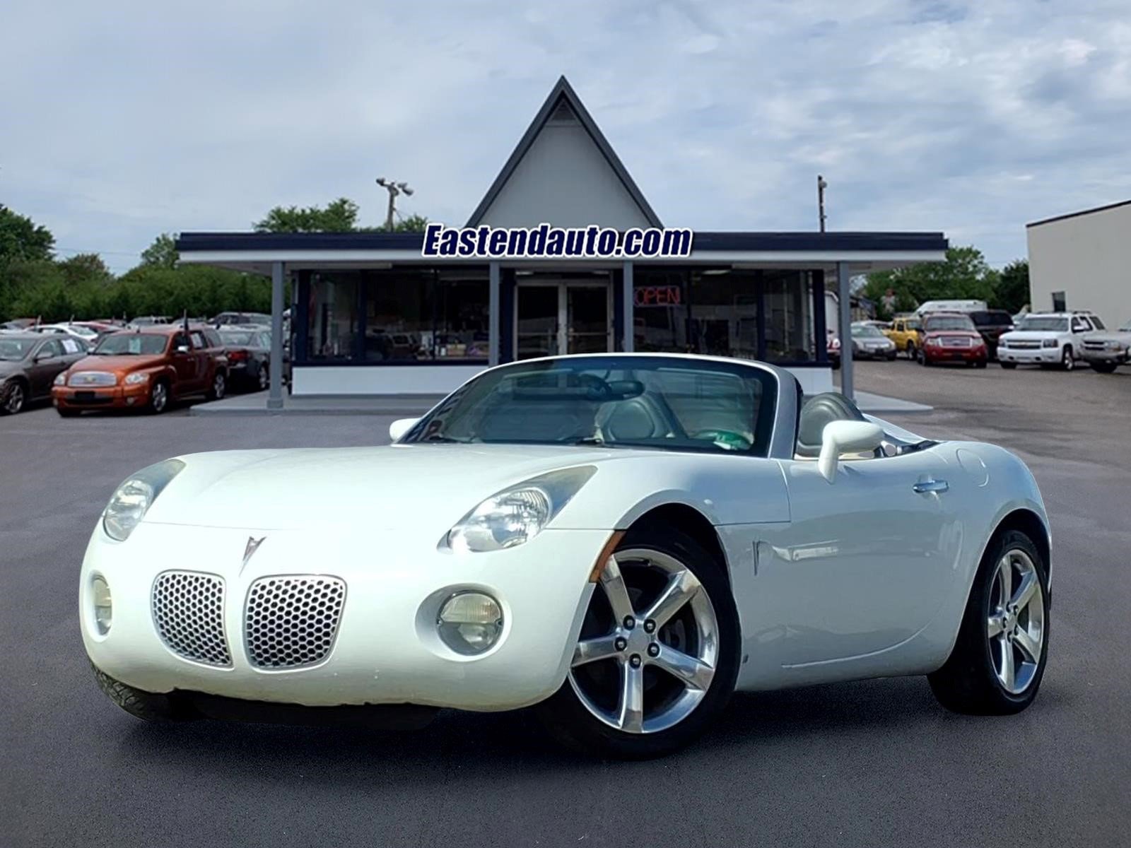 Used 2006 Pontiac Solstice Convertible w/ Premium Package image 1