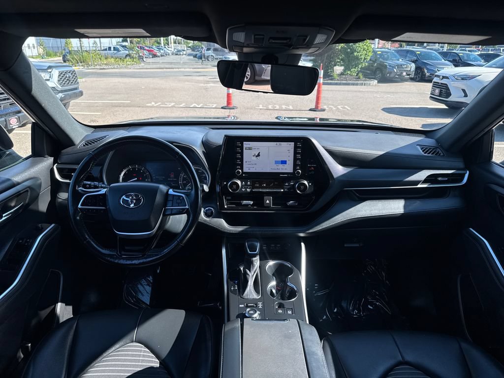 Used 2022 Toyota Highlander XSE AWD/4WD image 12