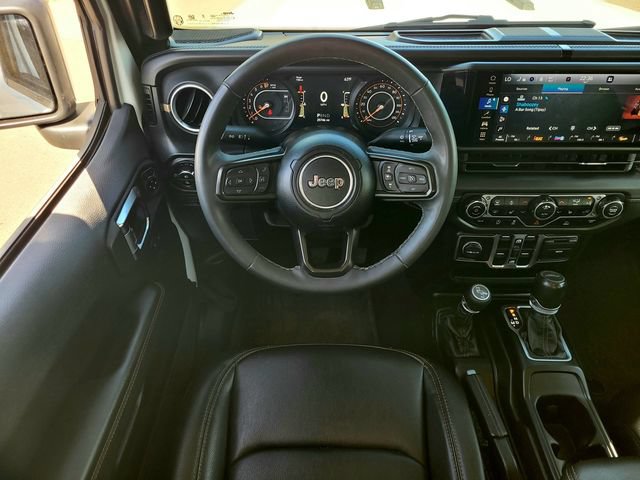 Used 2025 Jeep Gladiator Sport AWD/4WD image 12