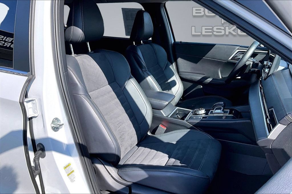Used 2024 Mitsubishi Outlander 4WD Plug-In Hybrid image 7