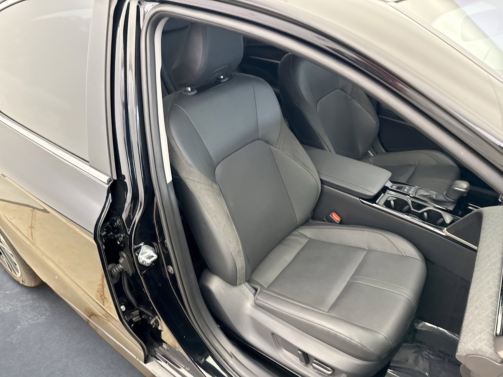 Used 2025 Toyota Camry XLE AWD/4WD image 16