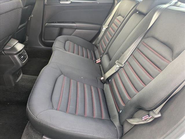 Used 2016 Ford Fusion SE w/ Equipment Group 201A FWD image 16