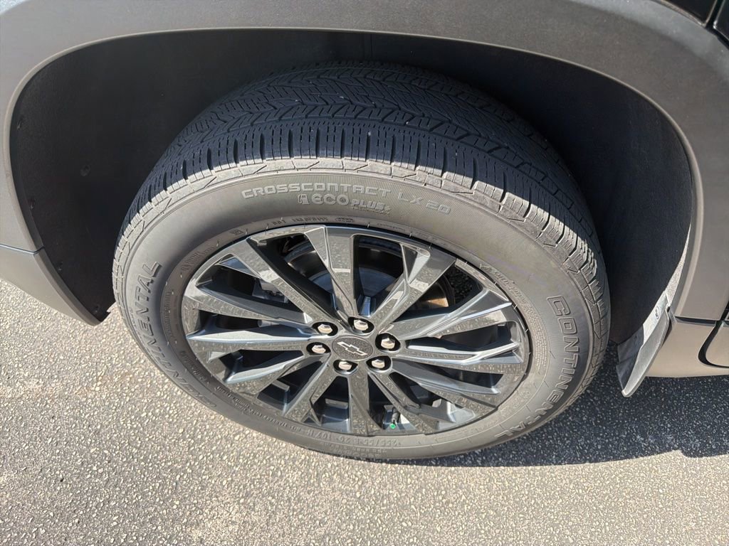 Used 2023 Chevrolet Traverse RS FWD image 12