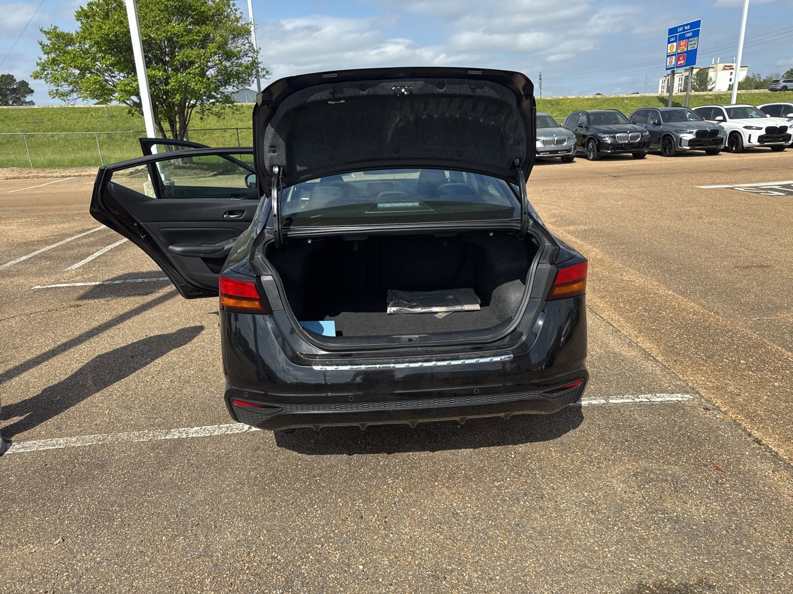 Used 2022 Nissan Altima 2.5 SV image 9