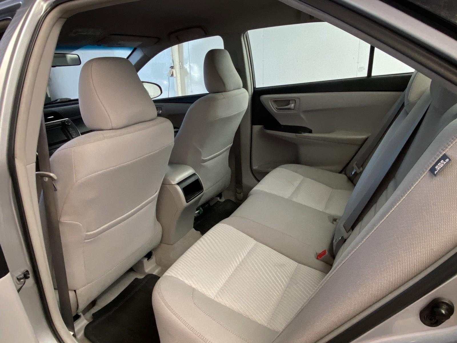 Used 2015 Toyota Camry LE FWD image 15