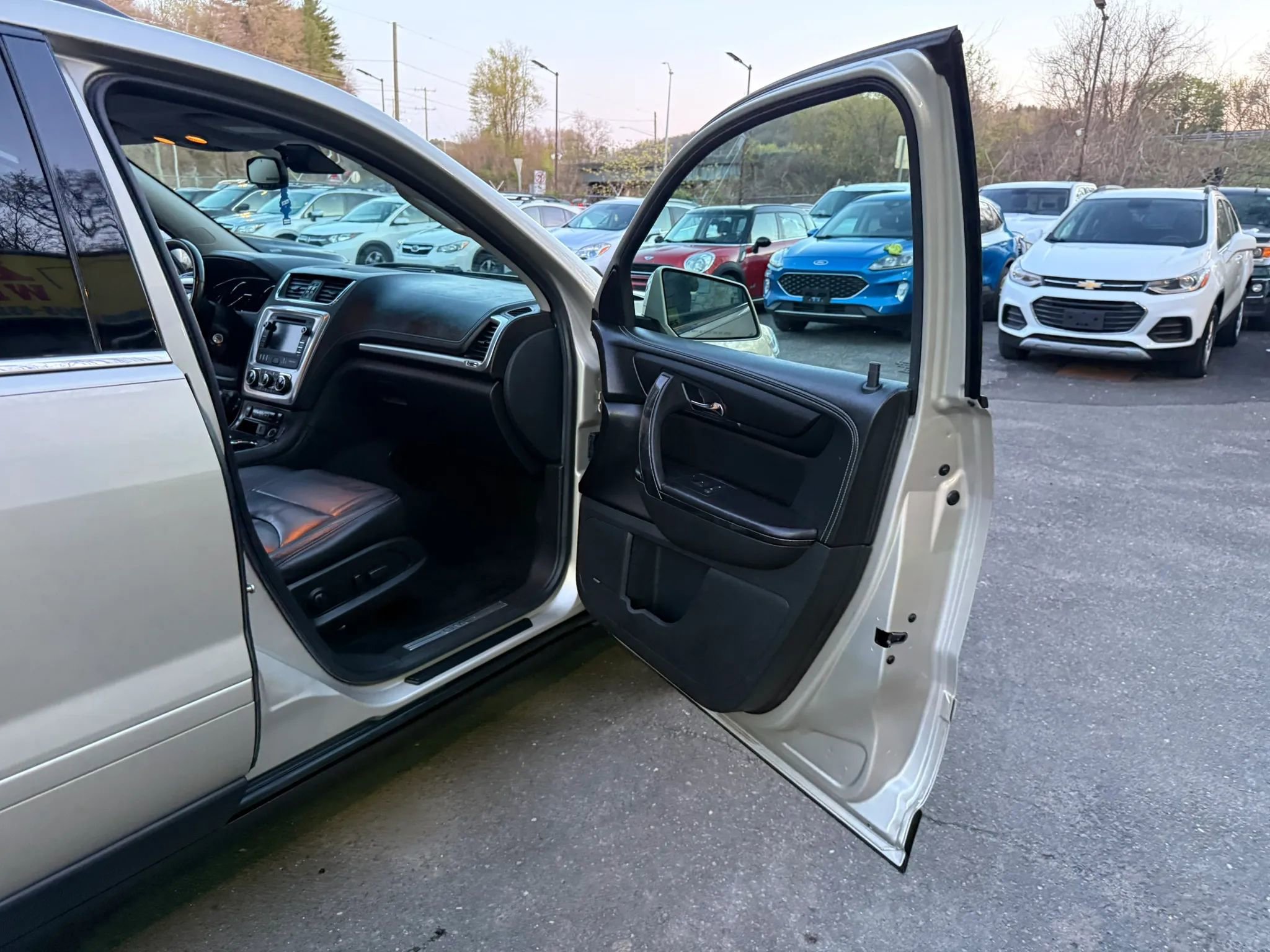 Used 2016 GMC Acadia SLT w/ Open Road Package FWD image 13