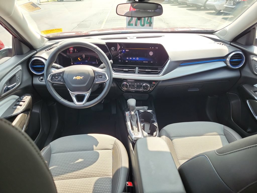 Used 2025 Chevrolet Trax LT w/ Driver Confidence Package FWD image 13