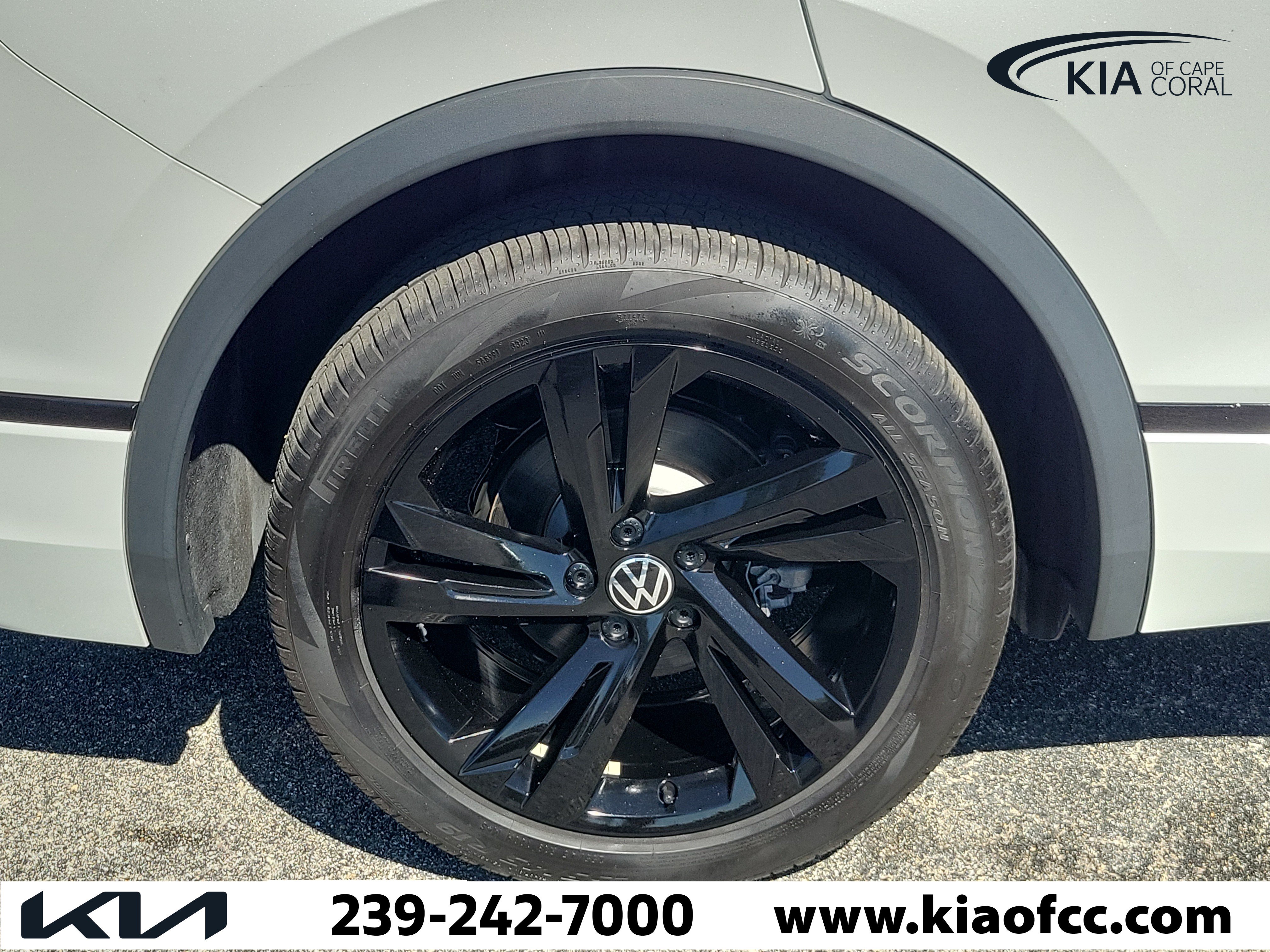 Used 2024 Volkswagen Tiguan SE R-Line AWD/4WD image 9