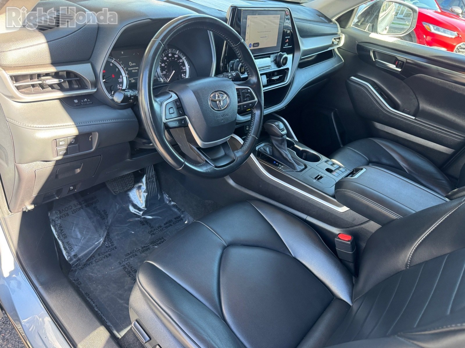 Used 2023 Toyota Highlander XLE image 17