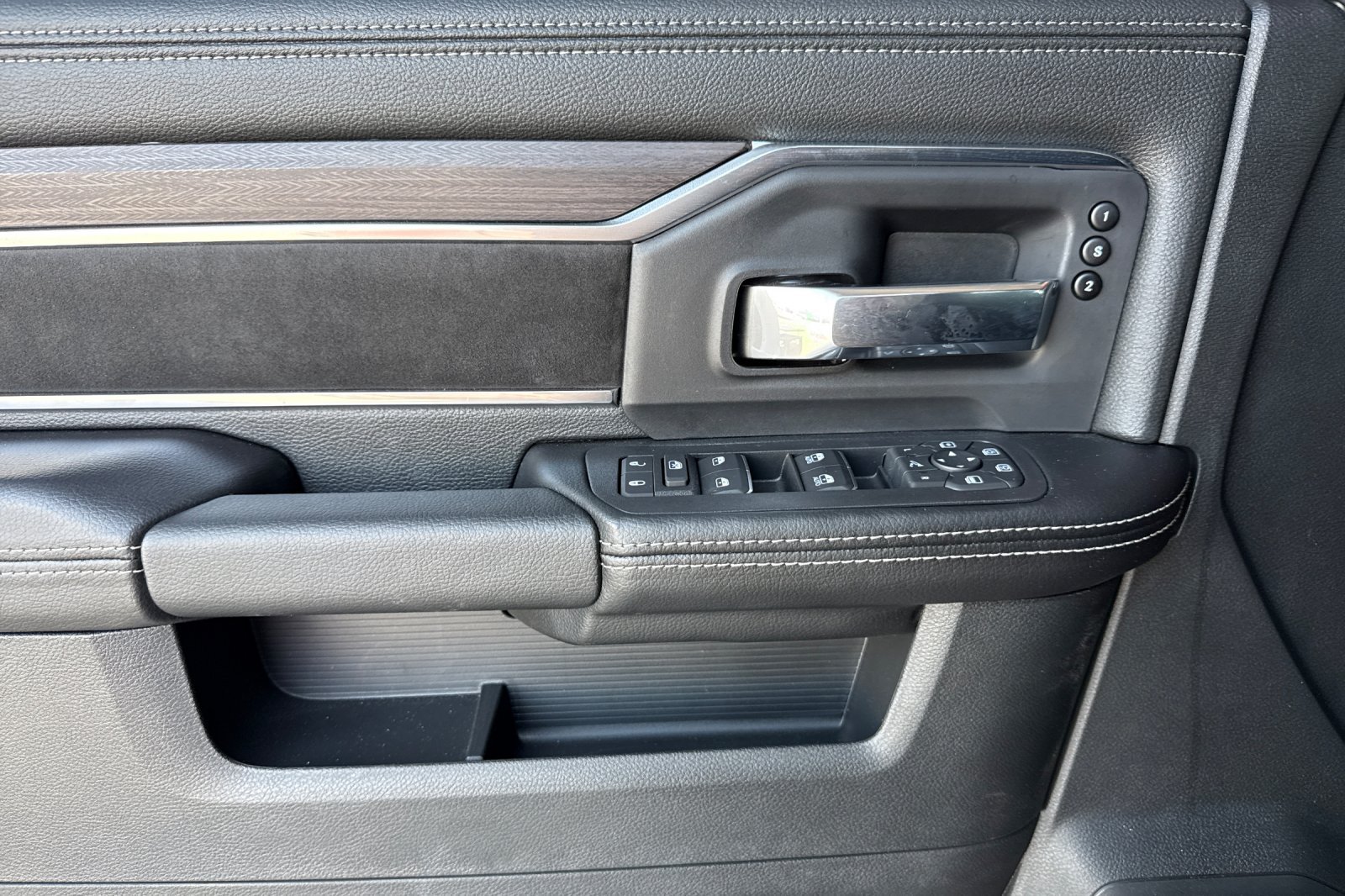 New 2026 RAM 3500 Laramie AWD/4WD image 12