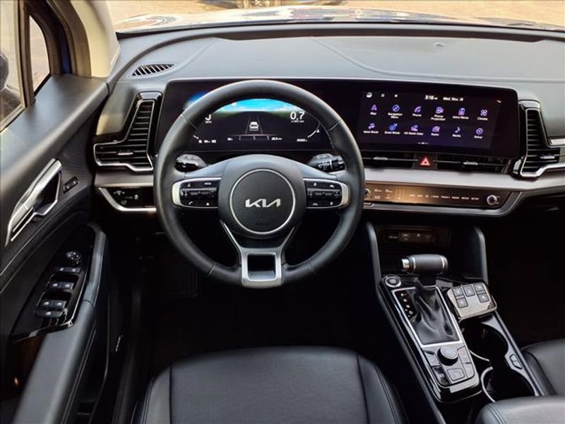 Used 2025 Kia Sportage SX image 13