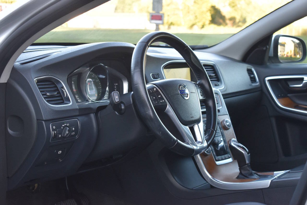 Used 2016 Volvo S60 T5 Inscription Platinum FWD image 21