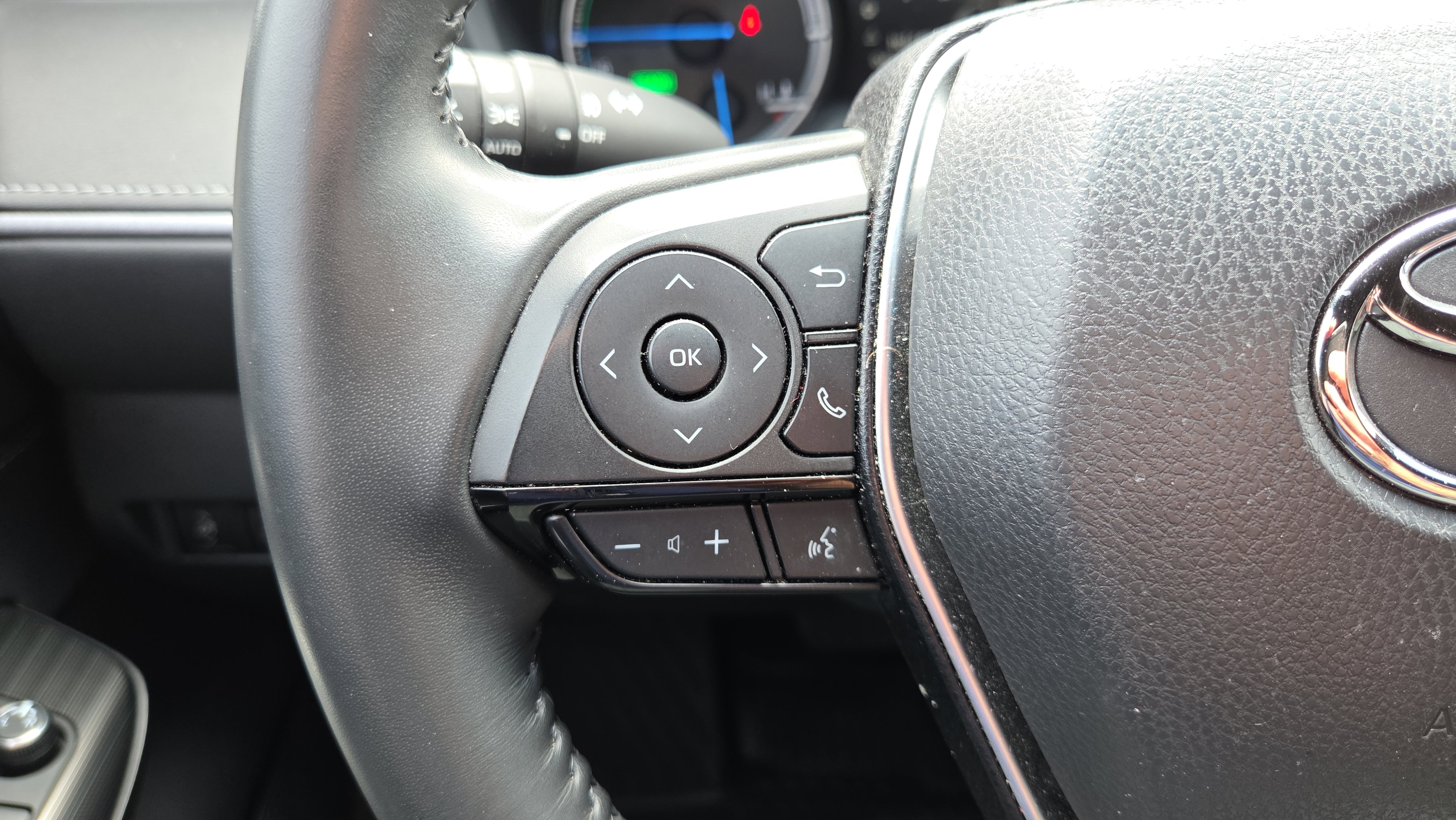 Certified 2024 Toyota Venza Nightshade image 28