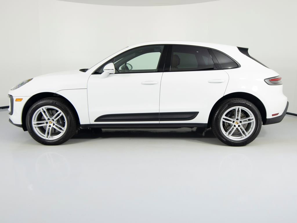 Certified 2025 Porsche Macan image 7