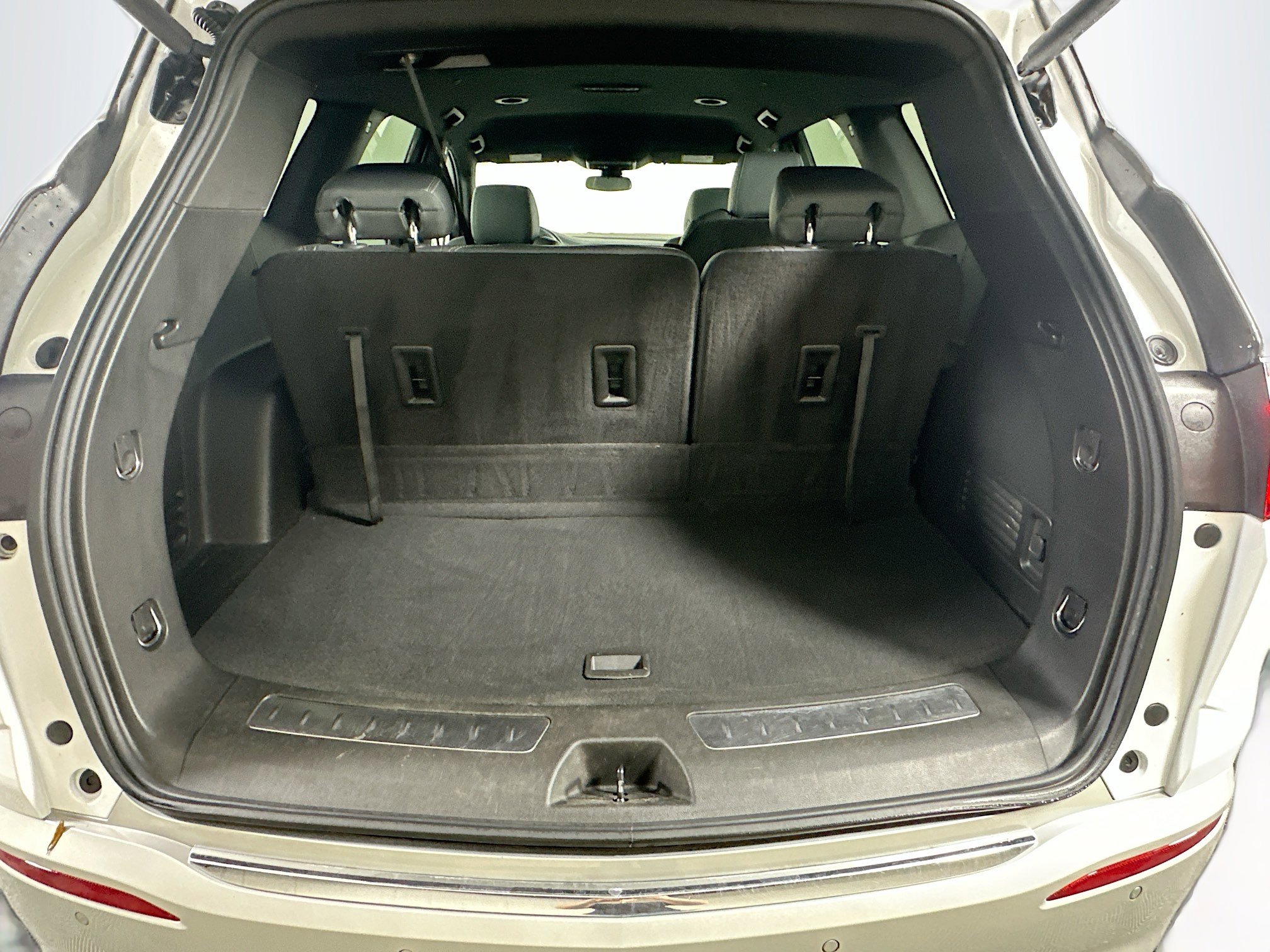Used 2024 Buick Enclave Essence w/ LPO, Floor Liner Package image 30