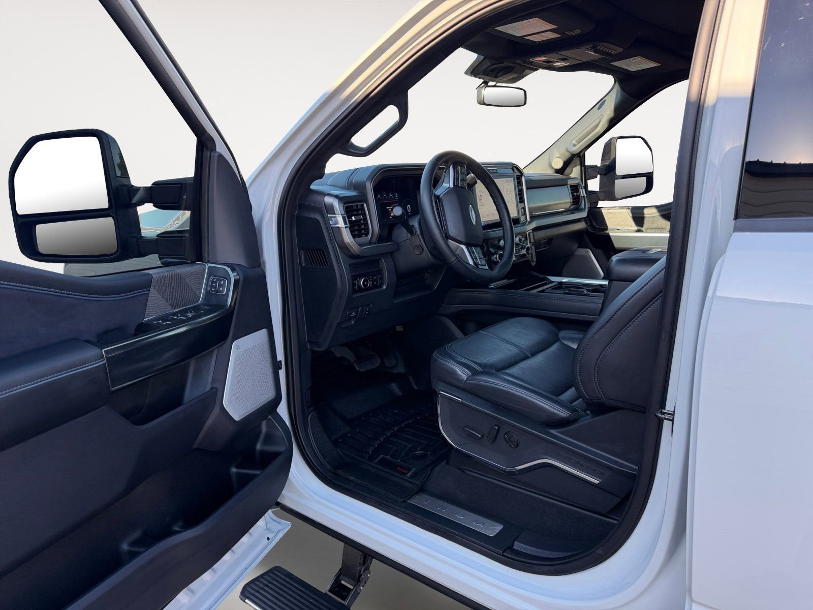 Certified 2025 Ford F250 Platinum w/ Tremor Off-Road Package AWD/4WD image 9