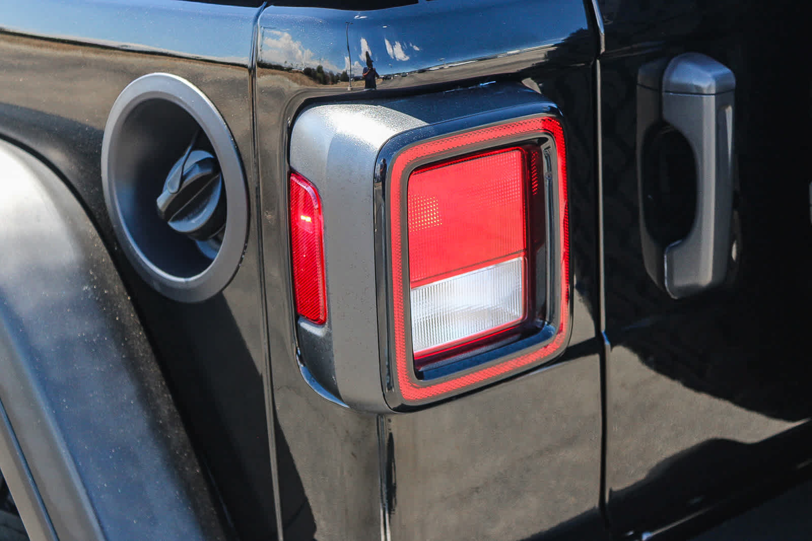 Used 2025 Jeep Wrangler Unlimited Sport AWD/4WD image 9