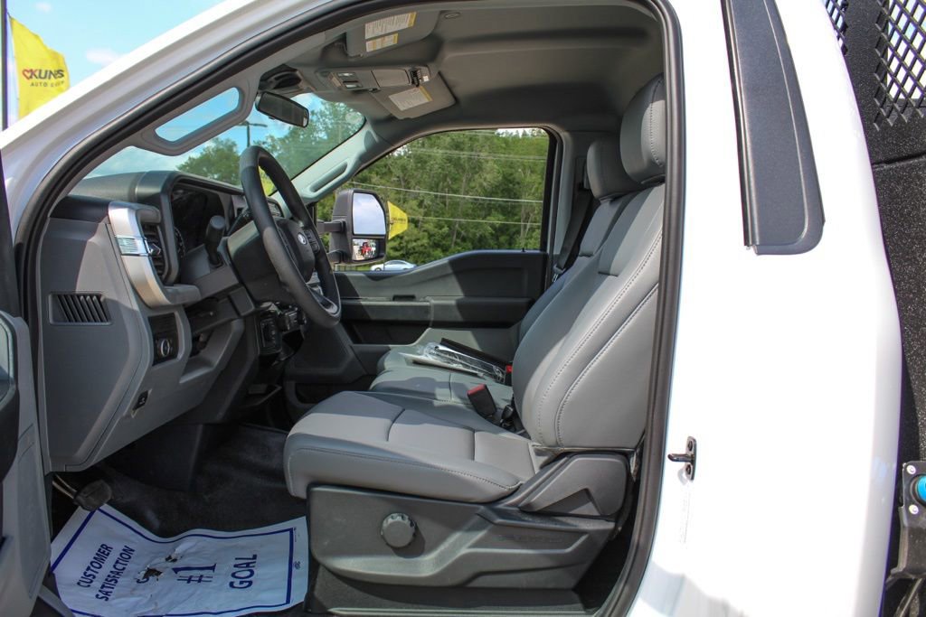 New 2025 Ford F550 4x4 Regular Cab Super Duty image 18