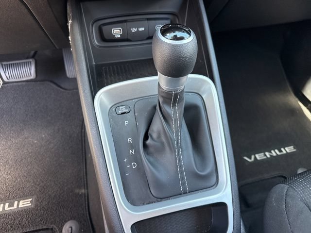 Used 2024 Hyundai Venue SE FWD image 8