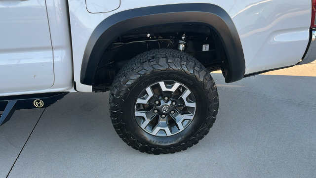 Used 2016 Toyota Tacoma TRD Off-Road w/ Towing Package AWD/4WD image 21