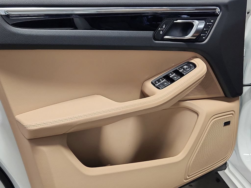 New 2026 Porsche Macan AWD/4WD image 13