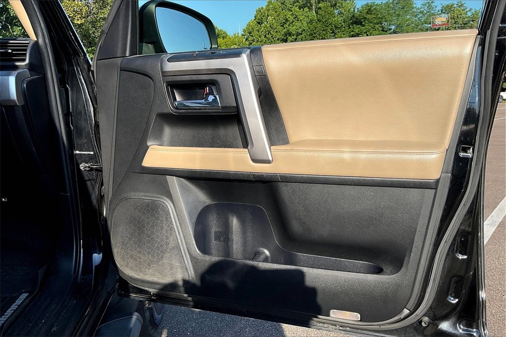 Used 2018 Toyota 4Runner SR5 Premium image 24