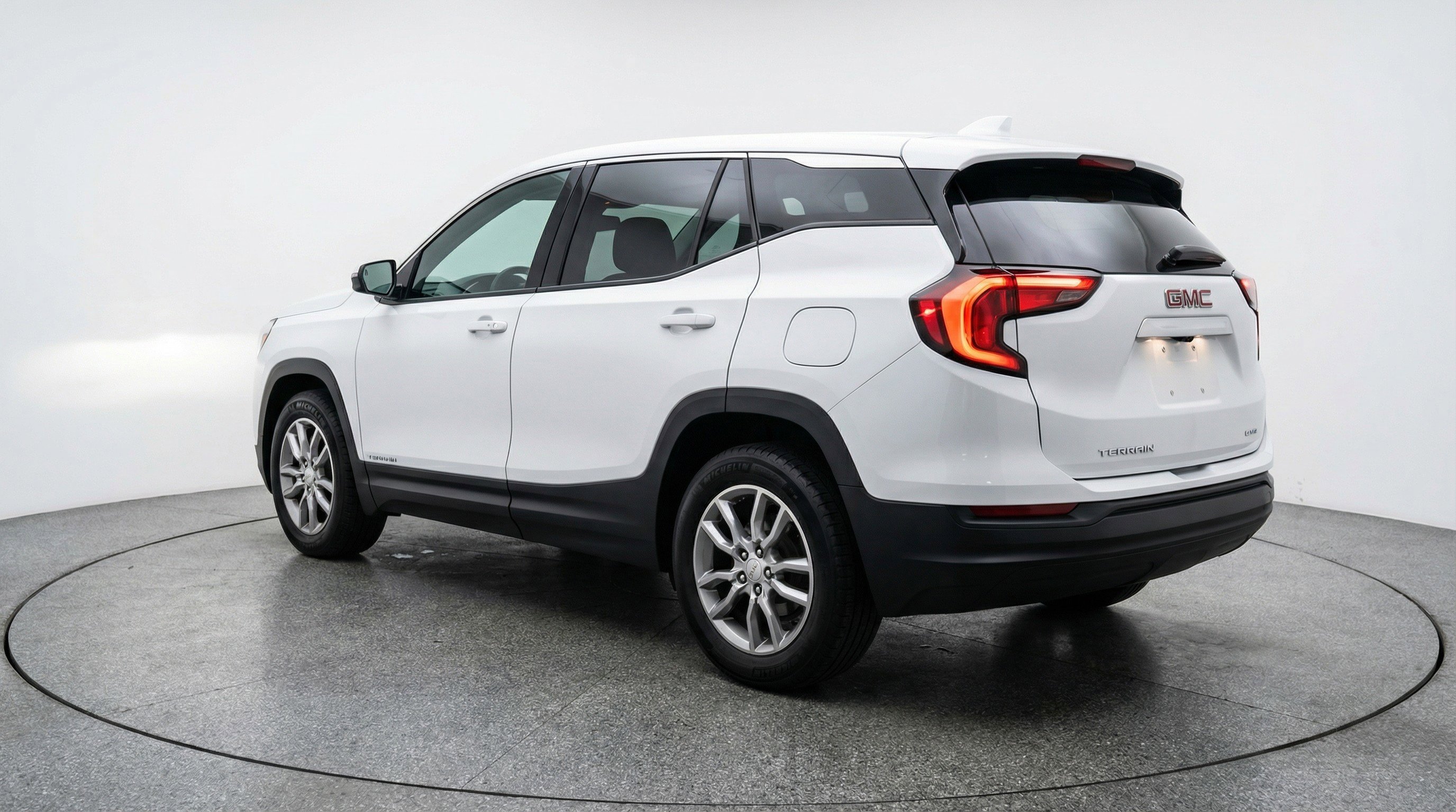 Used 2024 GMC Terrain SLT image 6
