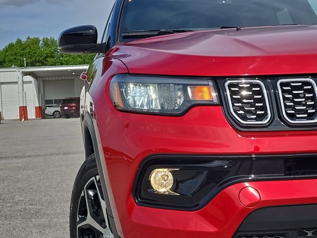 Certified 2024 Jeep Compass Limited AWD/4WD image 9