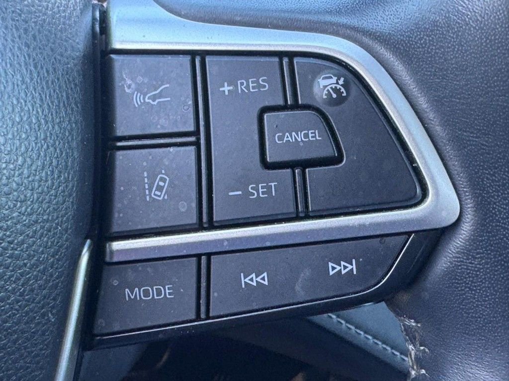 Used 2023 Toyota Highlander LE image 19