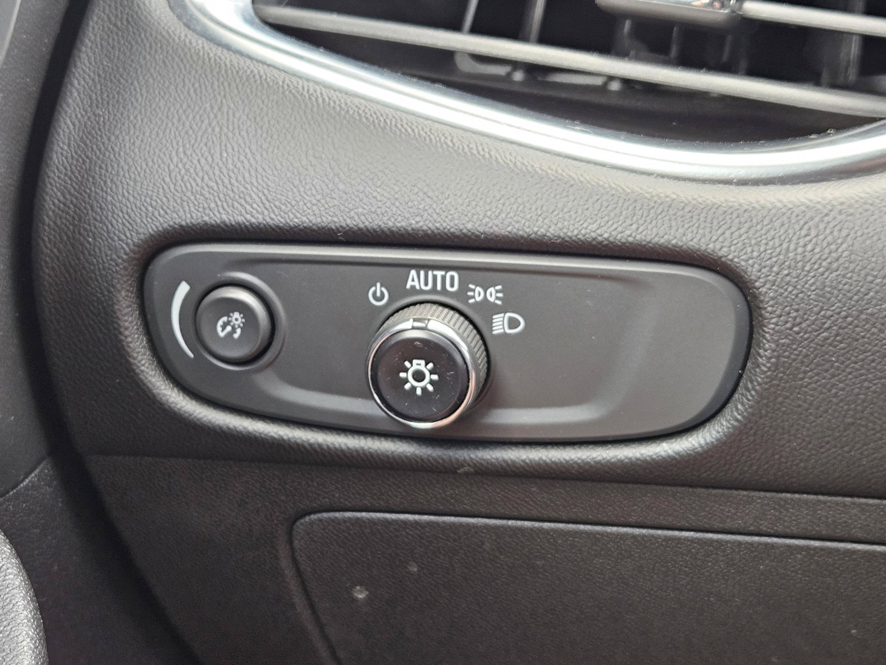 Used 2016 Chevrolet Malibu LT FWD image 20