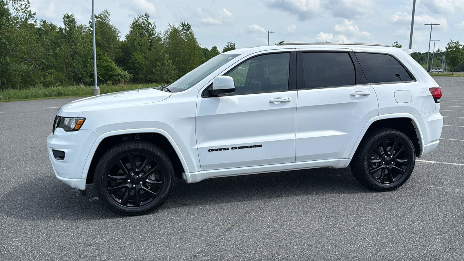 Used 2021 Jeep Grand Cherokee Laredo X AWD/4WD image 12