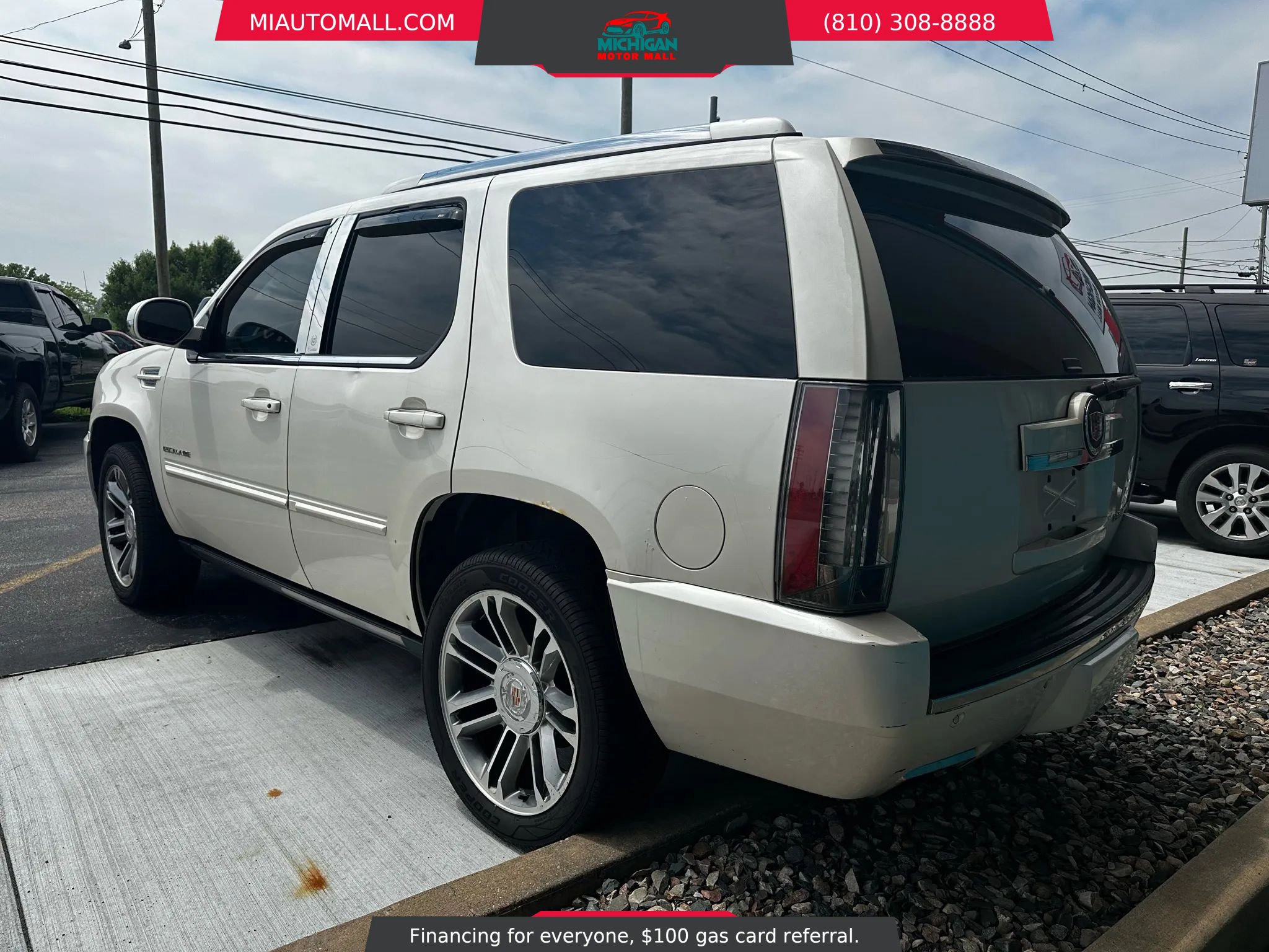 Used 2013 Cadillac Escalade Premium AWD/4WD image 6