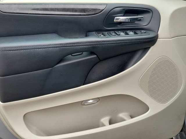 Used 2015 Dodge Grand Caravan SXT w/ UConnect Hands-Free Group FWD image 18